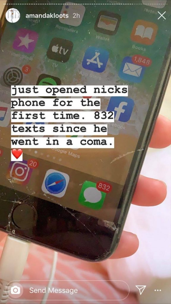 Amanda Kloots, esposa do ator e cantor, compartilhou fotos encontradas no celular do marido