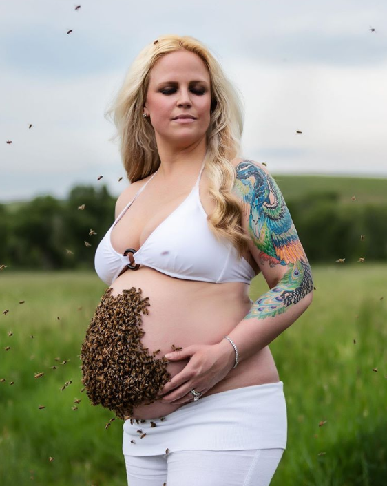 Grávida faz ensaio com 10 mil abelhas