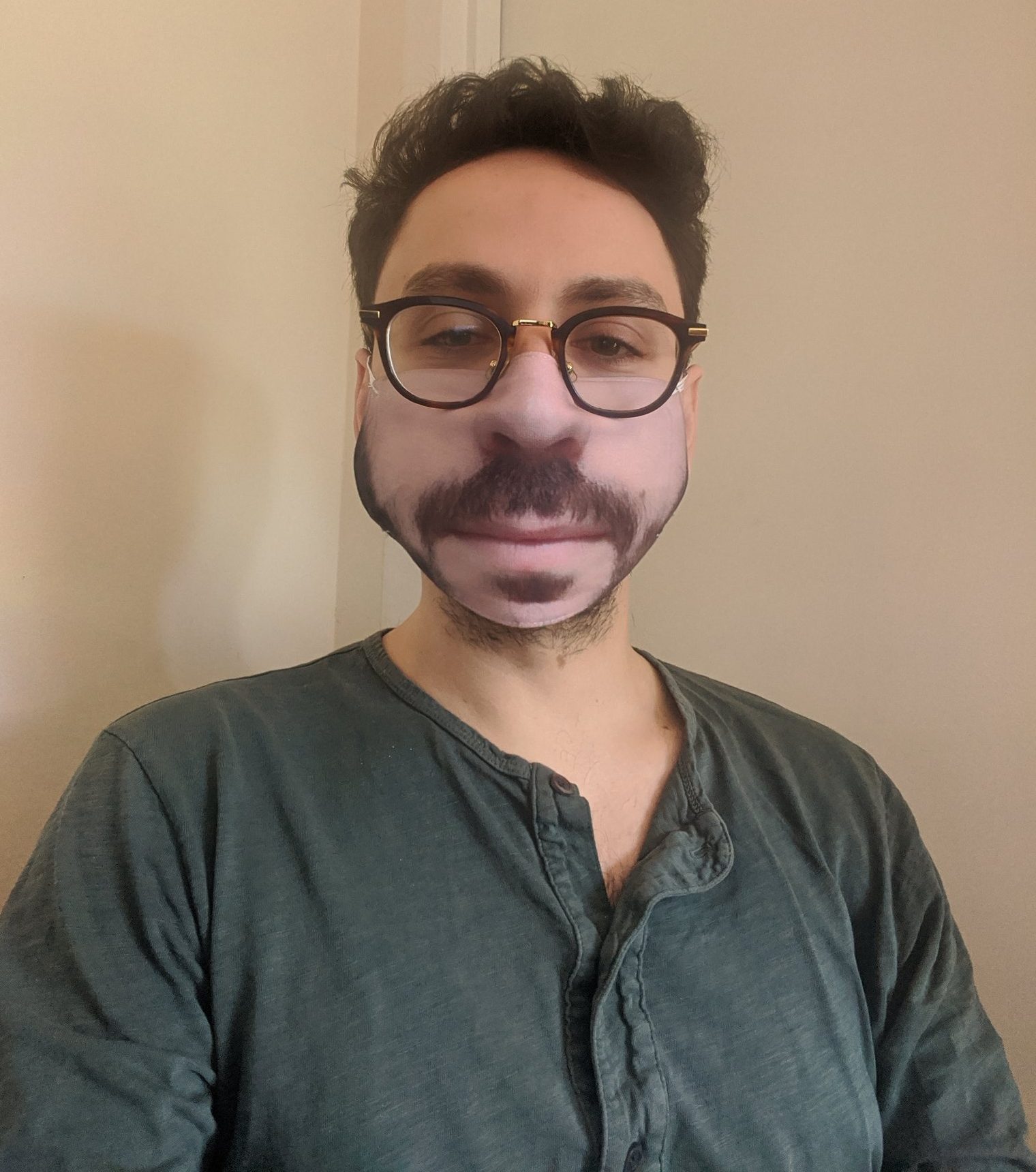11 máscaras faciais que deram muito errado e estão divertindo a internet
