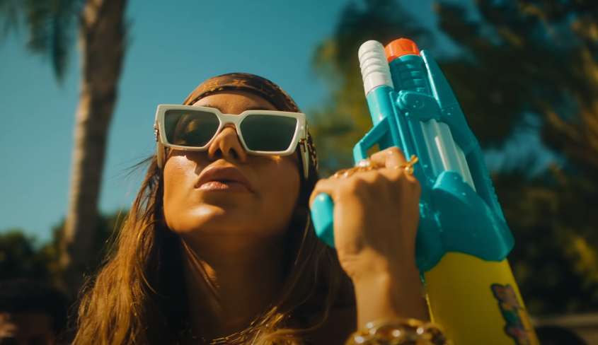 Anitta mostra quem é a 'patroa' em novo hit e Bianca Andrade diz: 'nos representa'