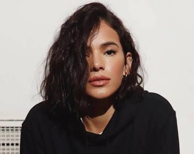 Marquezine faz carão com barriguinha de fora e é elogiada nas redes sociais