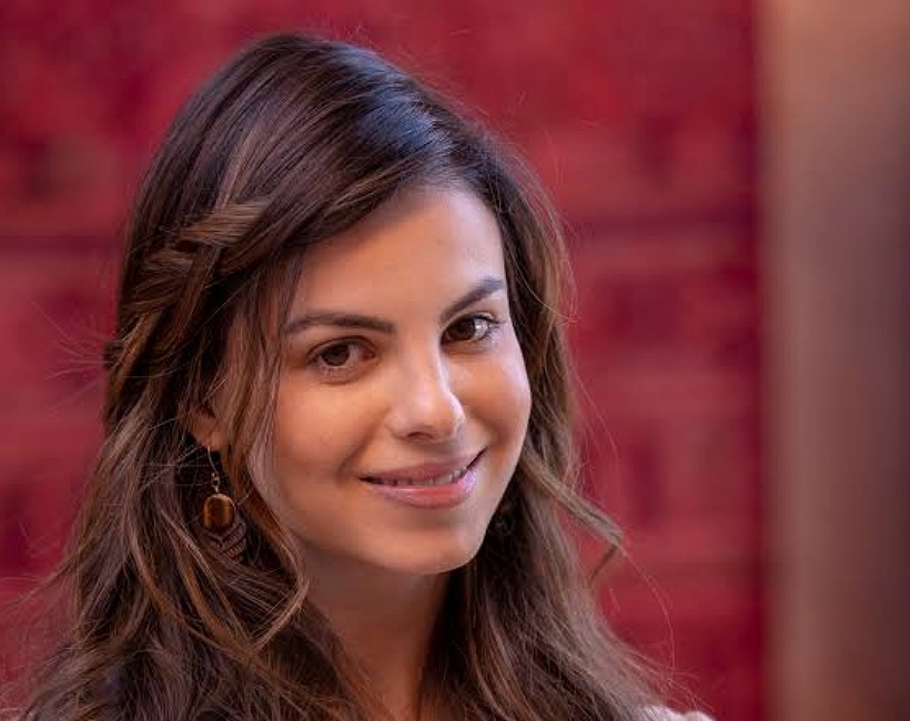 Sthefany Brito posa de biquíni e exibe barrigão na reta final da gravidez