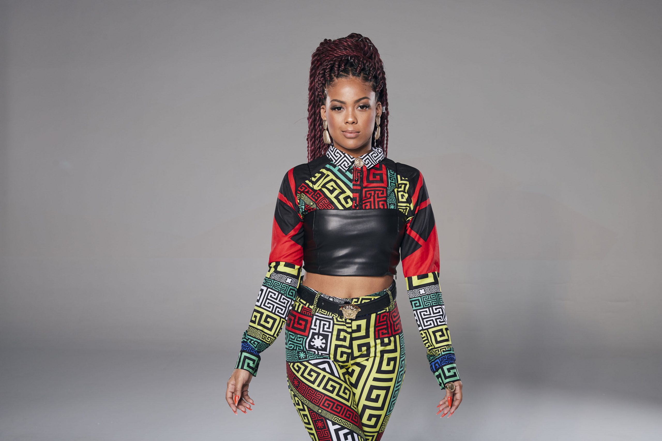 Marvvila mostra força feminina do pagode ao estrear com 'Dizendo por Dizer'