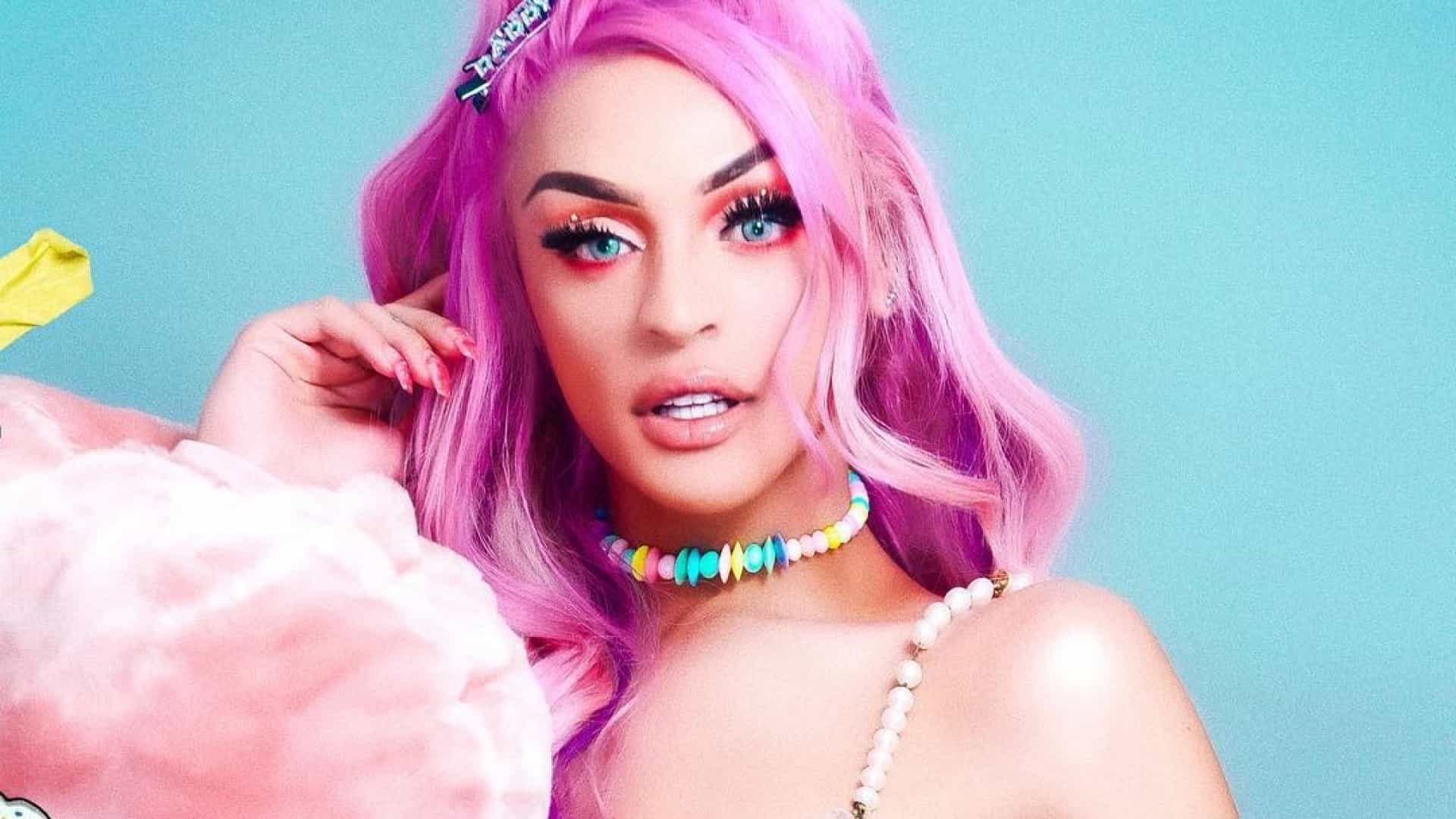 Pabllo Vittar começa semana arrasando no look e com abdômen chapado nas redes