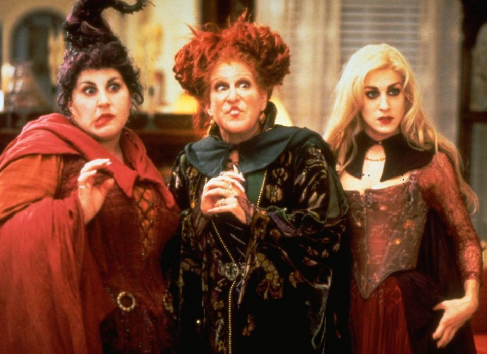 Após 27 anos, Bette Middler reúne bruxas de 'Abracadabra' em foto icônica