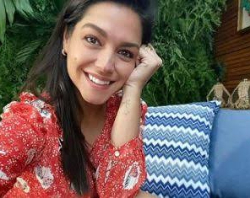 Thais Fersoza rebate críticas a foto com maiô e faz post com a mesma peça