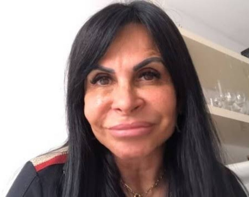 Gretchen surpreende com corpão aos 61 anos em look "brilhante"