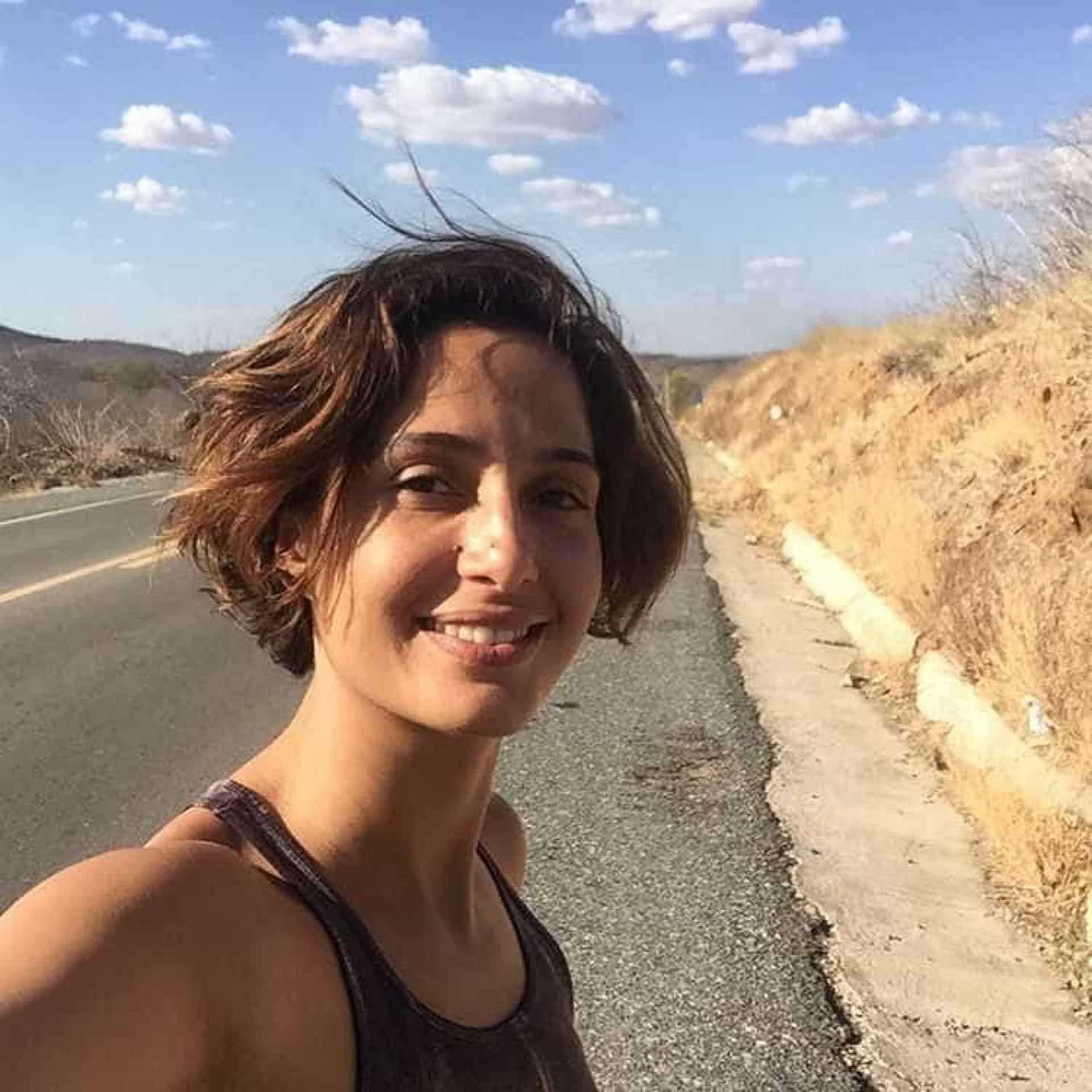 De top, Camila Pitanga posta foto pós-treino e ganha elogios nas redes