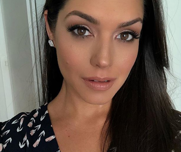 Thaís Fersoza posa de "cara lavada" e recebe vários elogios nas redes