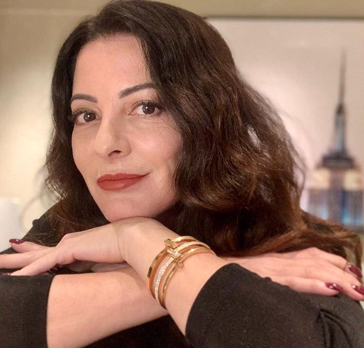 Ana Paula Padrão surge de cabelos curtos e rebeldes em foto da adolescência