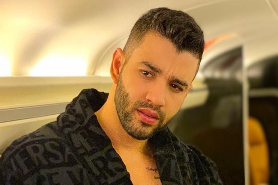 Gusttavo Lima impressiona com braços musculosos e fãs comentam