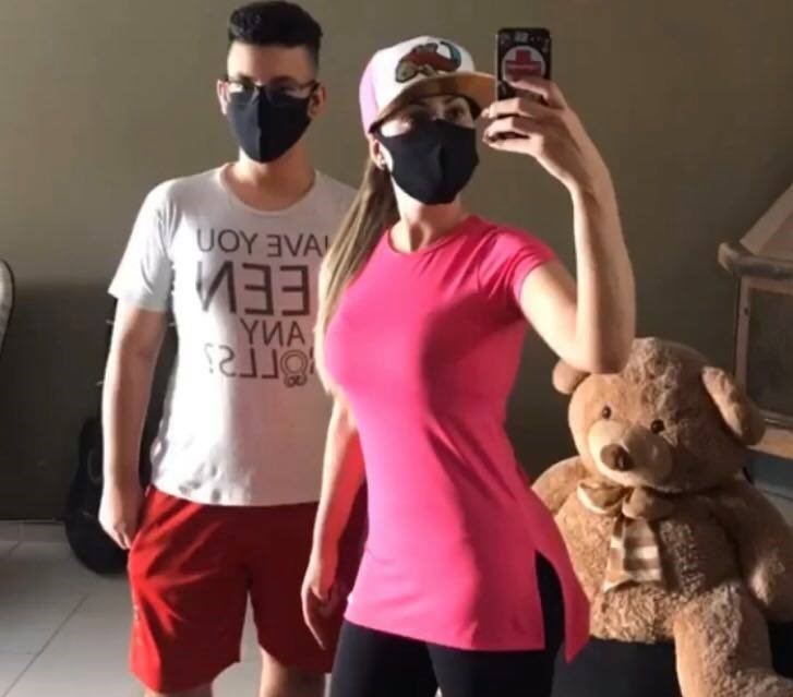 Andressa Urach conta já ter jogado vídeo game do filho na piscina: 'me arrependi'