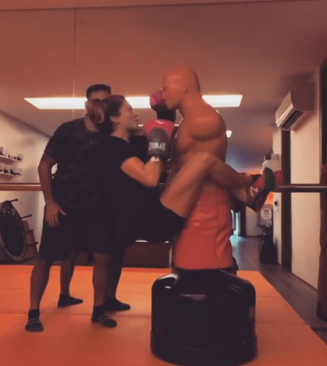 'Me sinto seguro', diz Caio Castro ao ver Massafera em treino de boxe