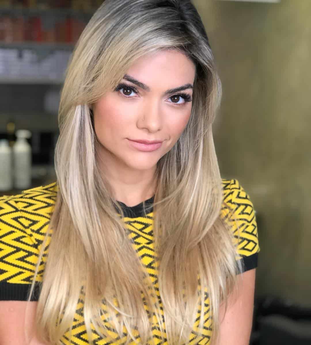Kelly Key levanta a blusa para mostrar abdômen e quebra a internet
