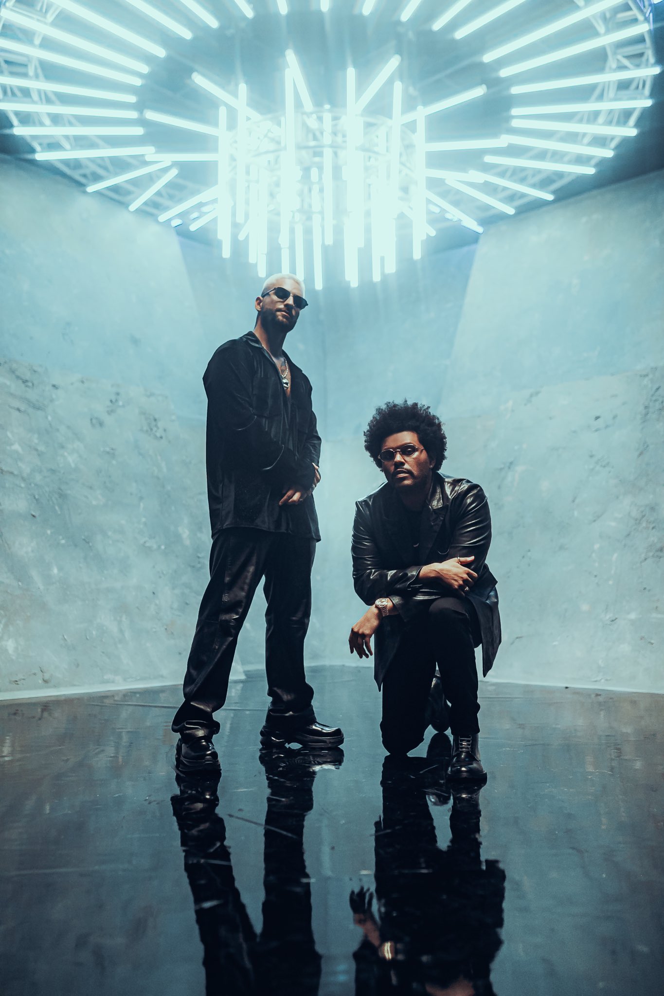 The Weeknd provoca fãs ao publicar foto com Maluma: vem feat por aí?