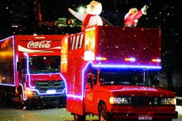 Como fazer um caminhão de Natal da Coca-Cola usando latinhas e tampinhas do  refrigerante