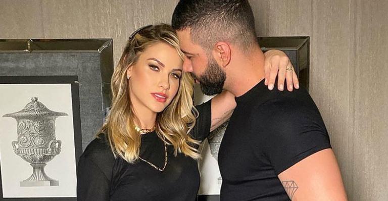 Gusttavo Lima posta foto de taças de vinho e fãs falam em volta com Andressa