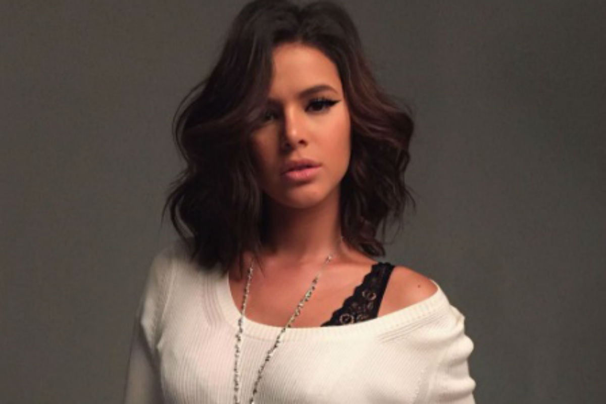 Em noite de "bebedeira", Bruna Marquezine aparece de look justinho