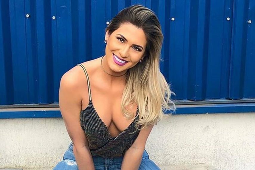 Lívia Andrade Chama Atenção Na Web Ao Exibir Curvas De Maiô Recortado