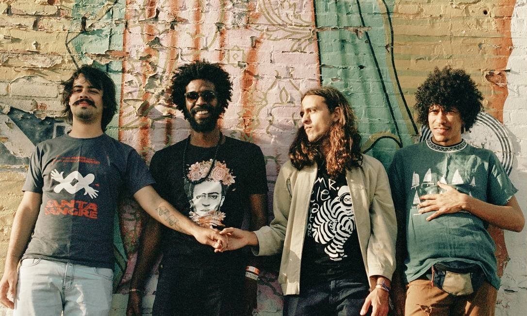 Boogarins lança “Far and Safe” e anuncia data de lançamento de “Manchaca Vol.2”