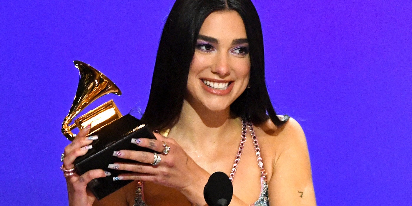 Dua Lipa é atração confirmada em evento pré-Oscar organizado por Elton John