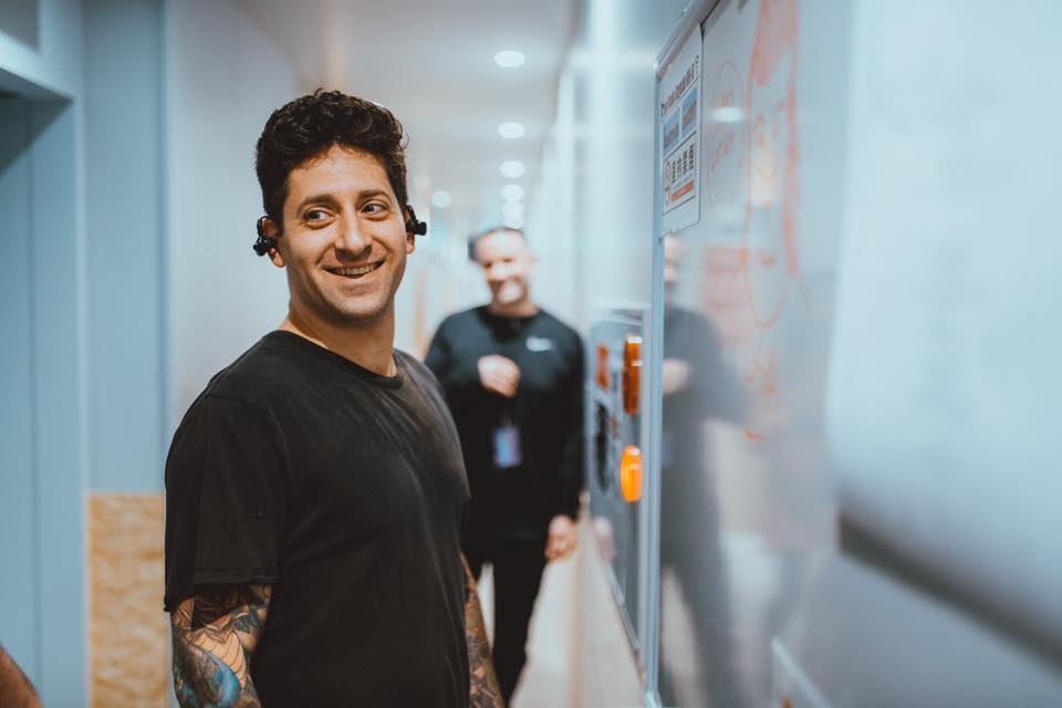 Guitarrista do Fall Out Boy lançará podcast sobre saúde mental
