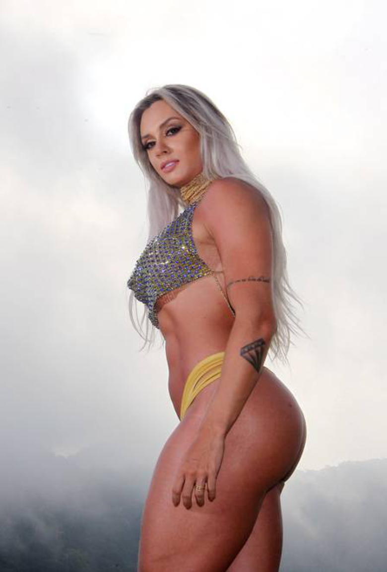 Juju Salimeni posta foto antiga de antes de treinos e surpreende