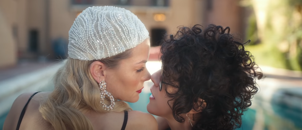 LP e atriz de 'As Branquelas' vivem história de amor no clipe de 'One Last Time'