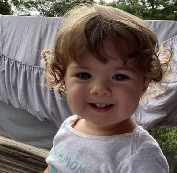 Filha de Tatá Werneck e Rafa Vitti derrete web ao 'dar aula' de yoga