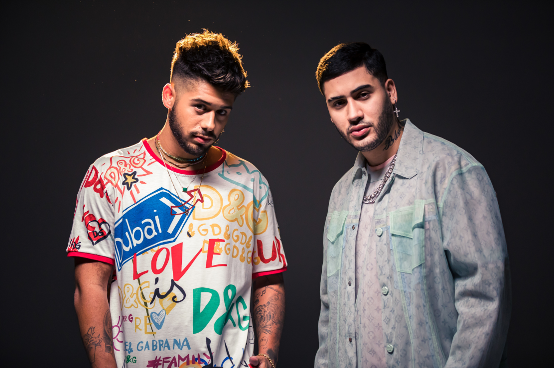 Kevinho e Zé Felipe se unem pela fofoca no clipe de 'Senta com Amor'
