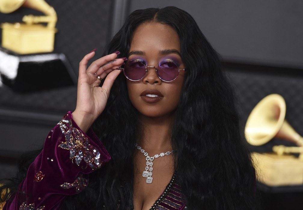 “Back Of My Mind”: H.E.R anuncia título do álbum de estreia