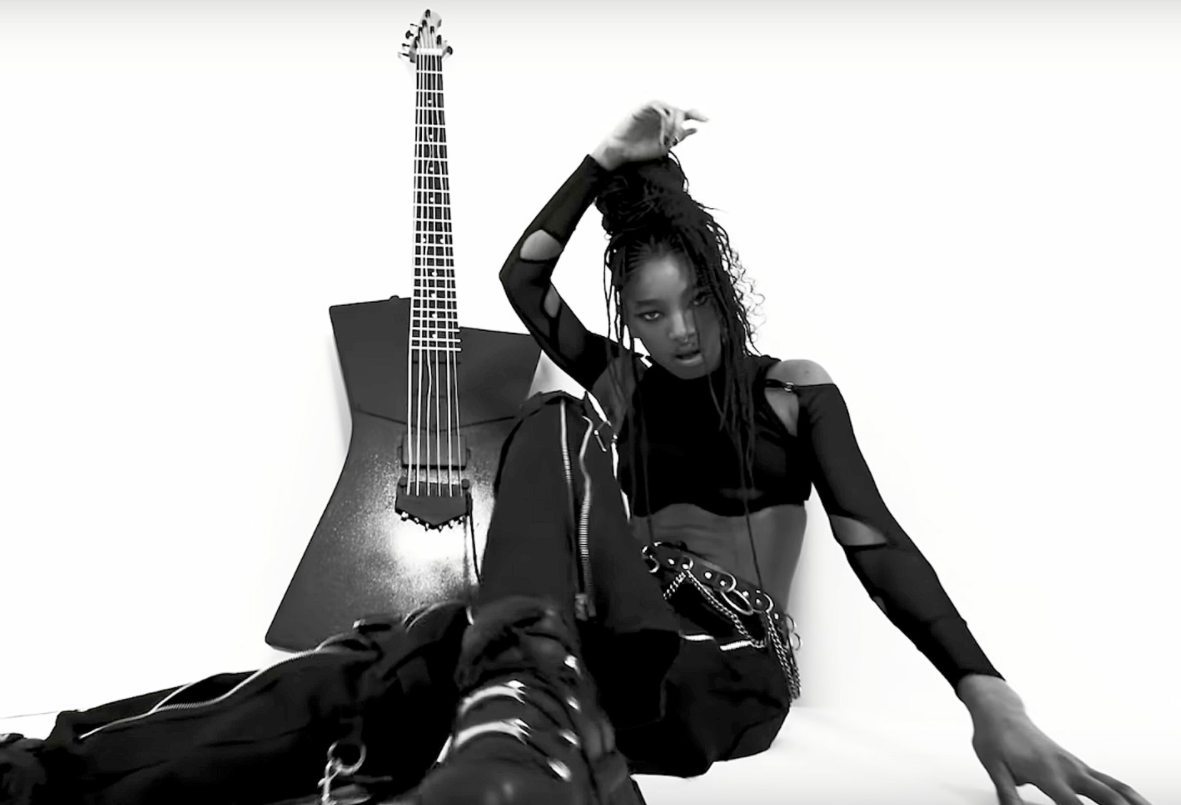 Willow resgata punk e emo em clipe de “Transparent Soul”; confira