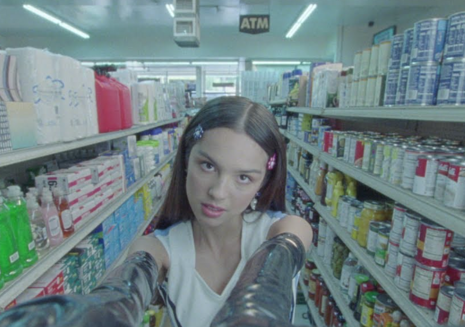 Olivia Rodrigo libera toda a raiva no clipe de "Good 4 u"; veja