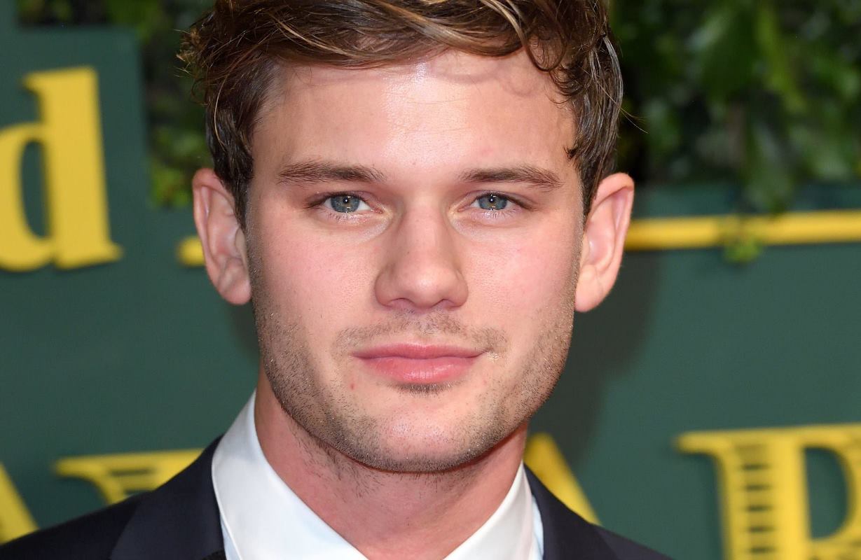Jeremy Irvine viverá Lanterna Verde em nova série da HBO Max