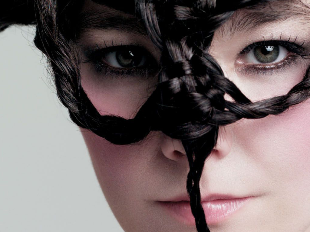 Bjork aparece no Instagram com fotos de Vidar Logi para divulgar DJ Set