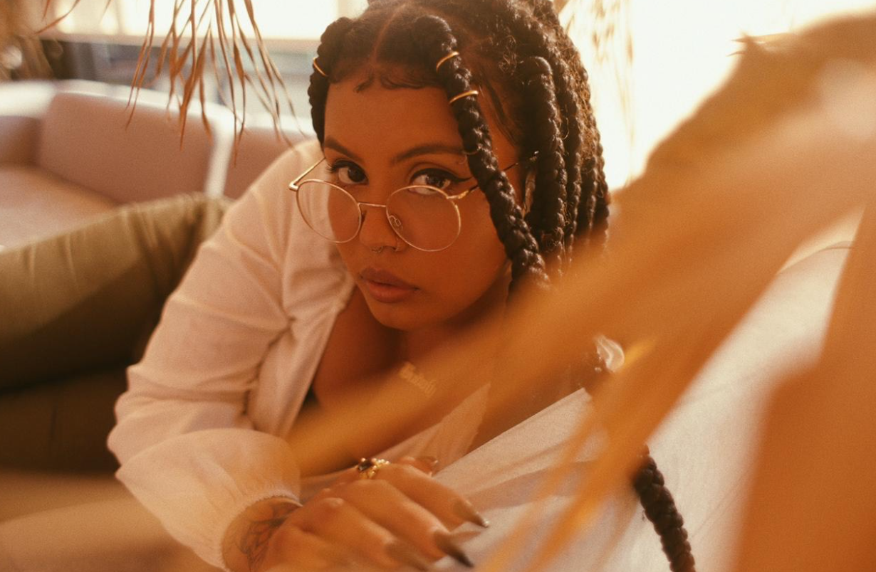 Com grande influência do R&B, Budah lança o single “Velha Brincadeira”