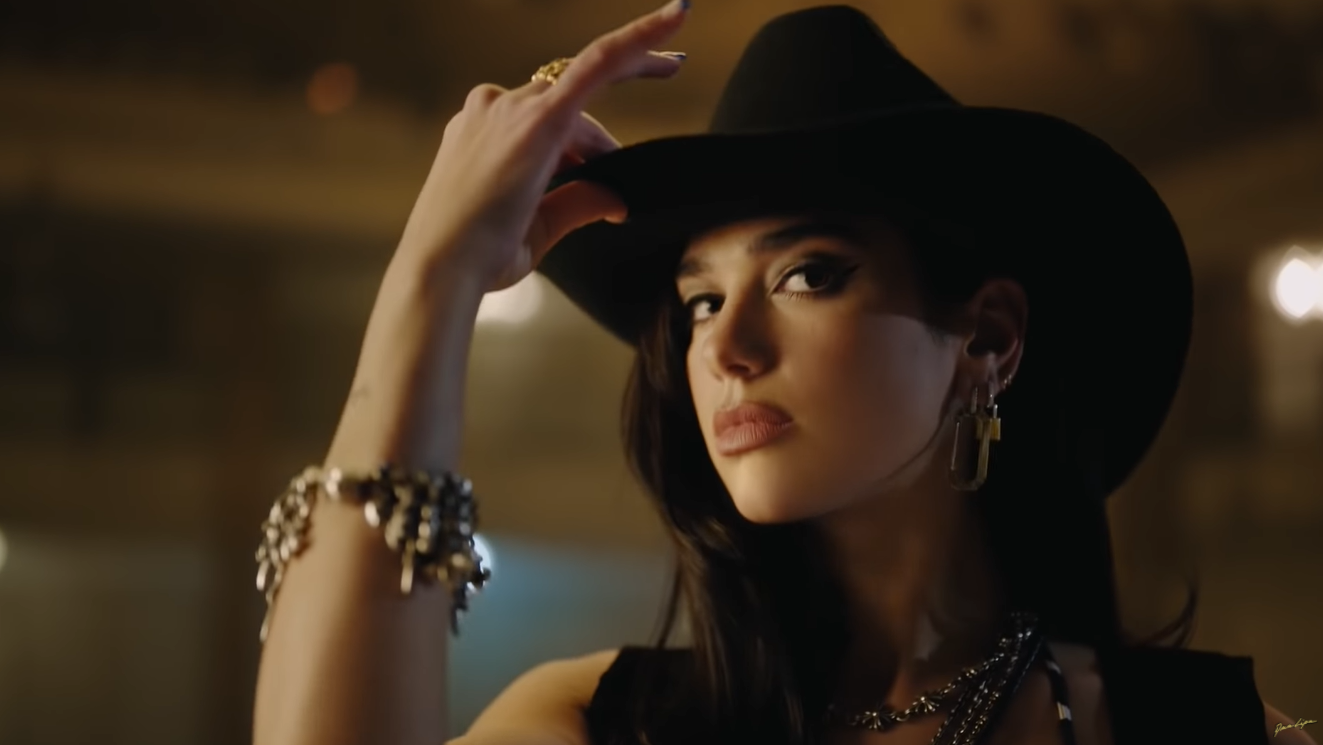Dua Lipa lança o clipe de “Love Again”; confira