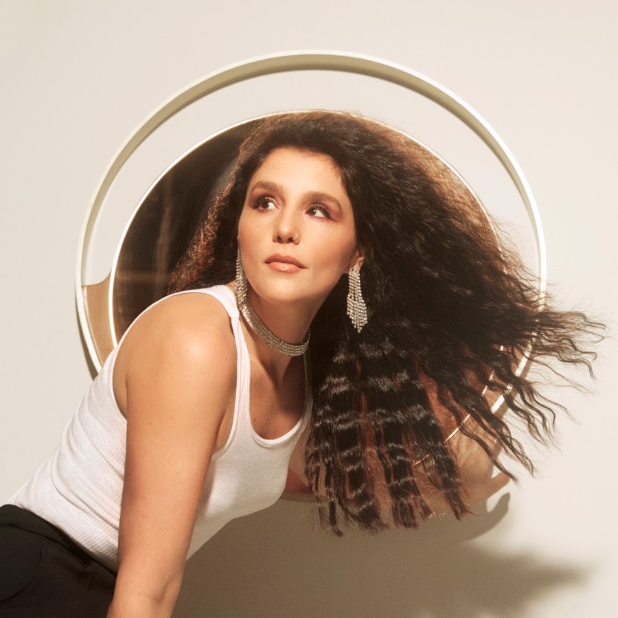 Jessie Ware lança a faixa “Hot N Heavy”; ouça