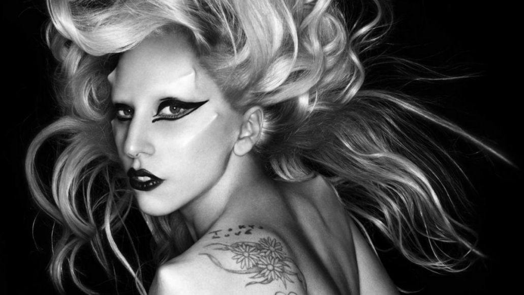 Lady Gaga lança “Born This Way The Tenth Anniversary” com diversas participações especiais