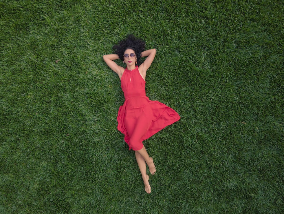 Marisa Monte anuncia o lançamento do single "Calma", em parceria com Chico Brown