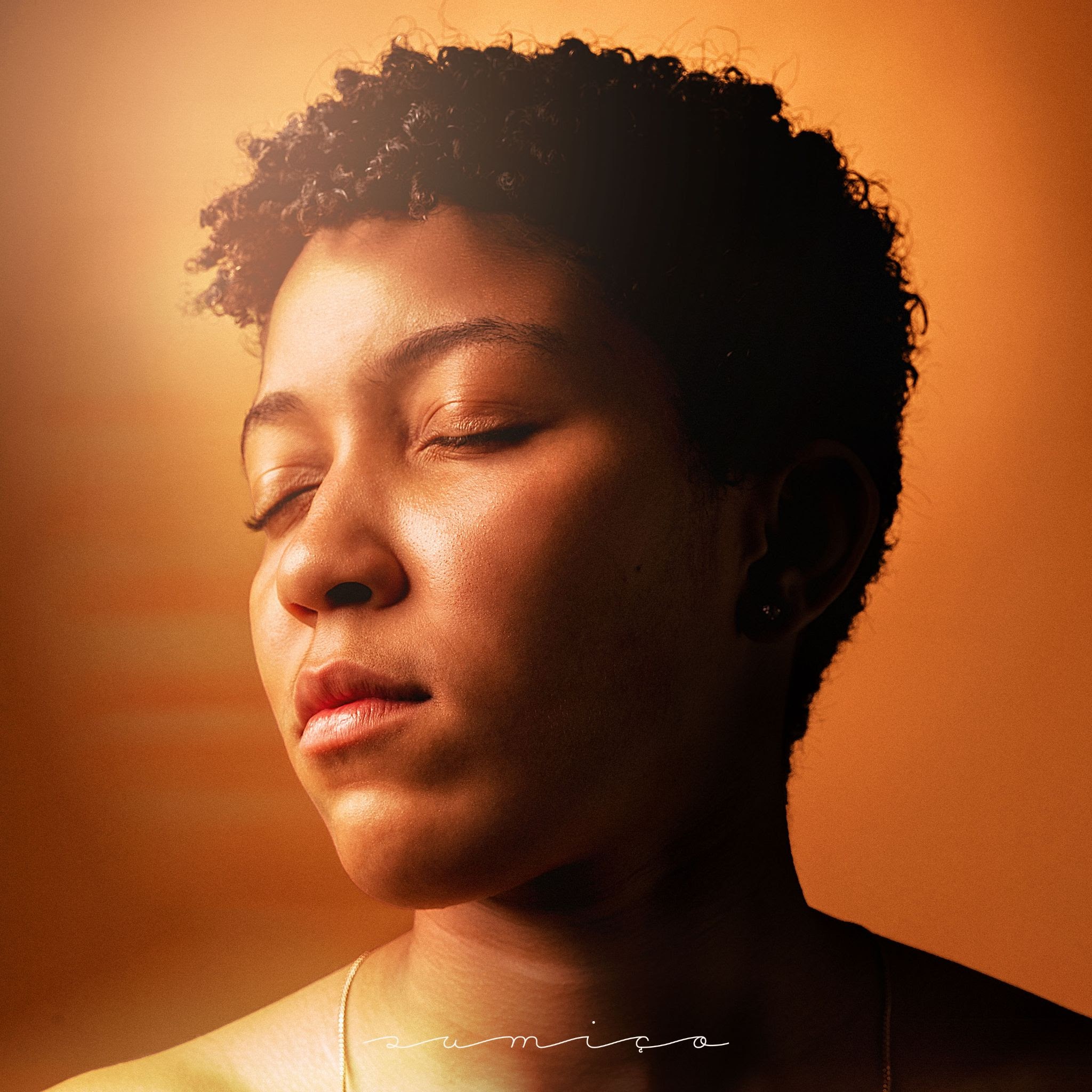 Com um pop leve, JULI lança o single “Sumiço”