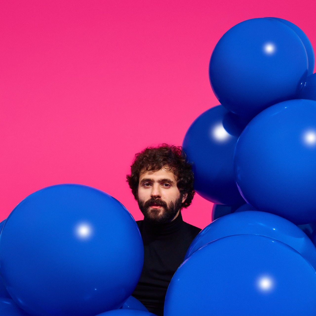 Bruno Bruni adianta novo álbum com a entusiasmada “A Onda”; ouça
