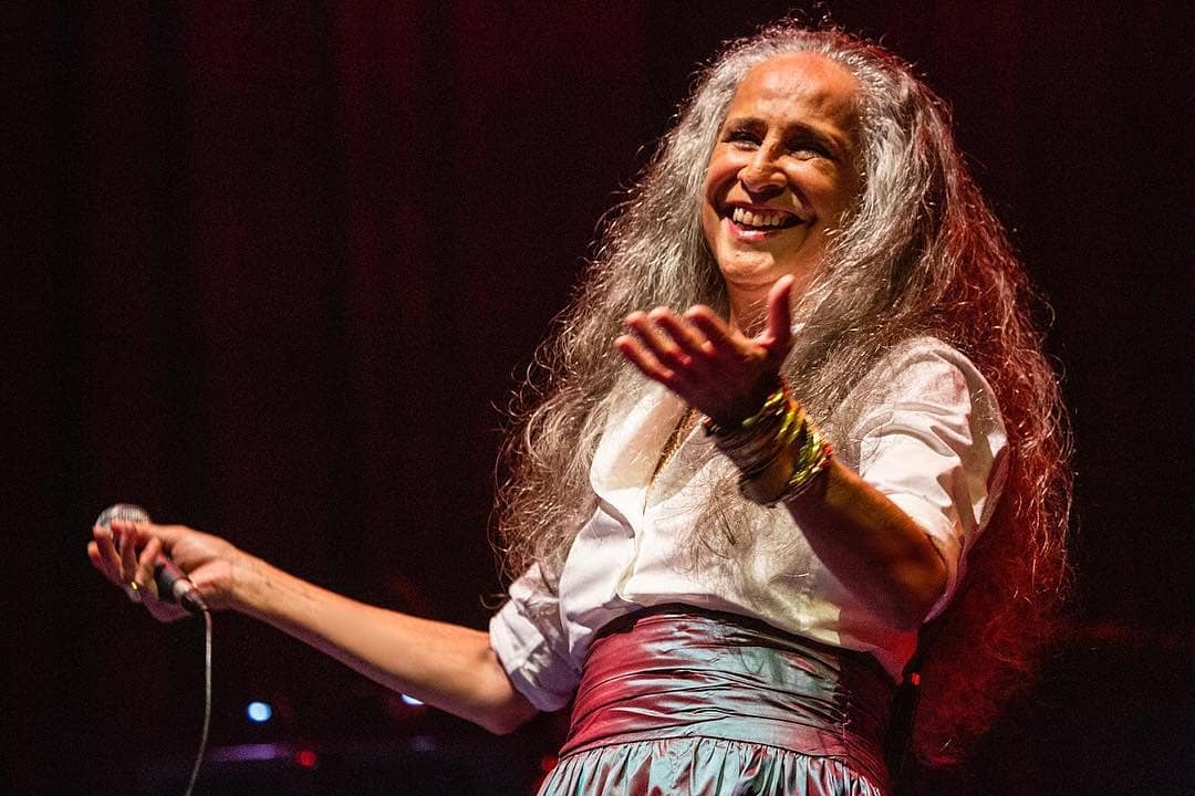 Maria Bethânia anuncia o lançamento do single “Lapa Santa” para esta semana