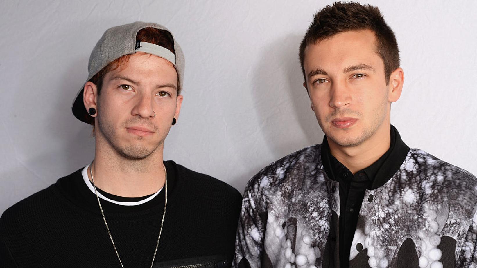 Twenty One Pilots se apresentam em show debaixo d’água no clipe de “Saturday”