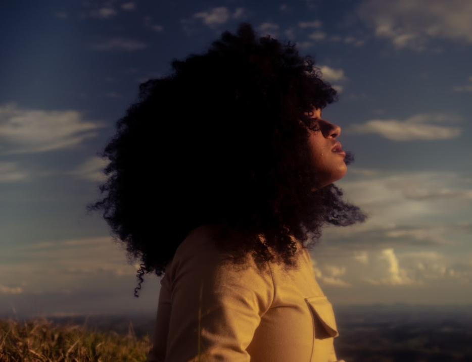 Bebé lança o single “Salto de Realidade"; ouça