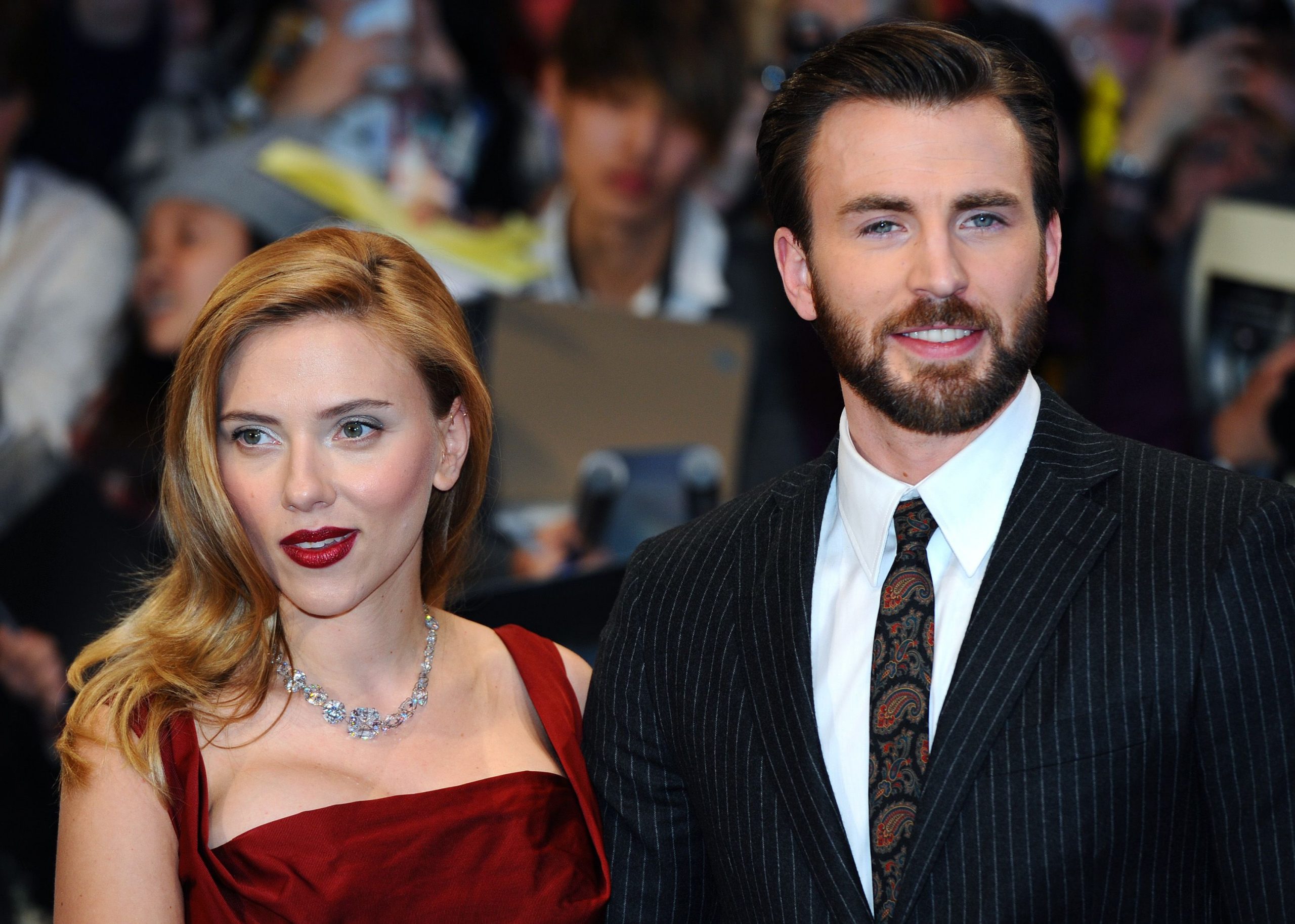 Scarlett Johansson e Chris Evans serão protagonistas do longa “Ghosted”
