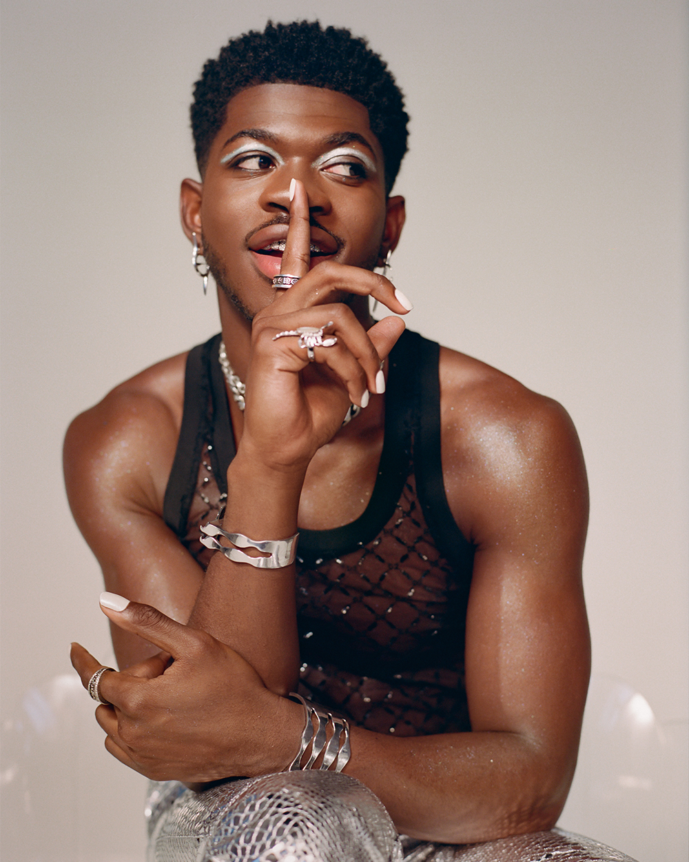 Lil Nas X fala sobre homofobia no hip-hop em capa de revista