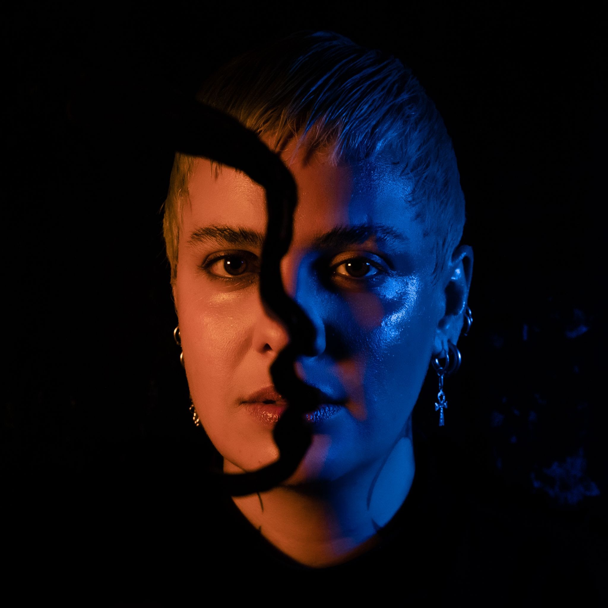 LAZÚLI antecede álbum com o single “Me Aconteci”; ouça