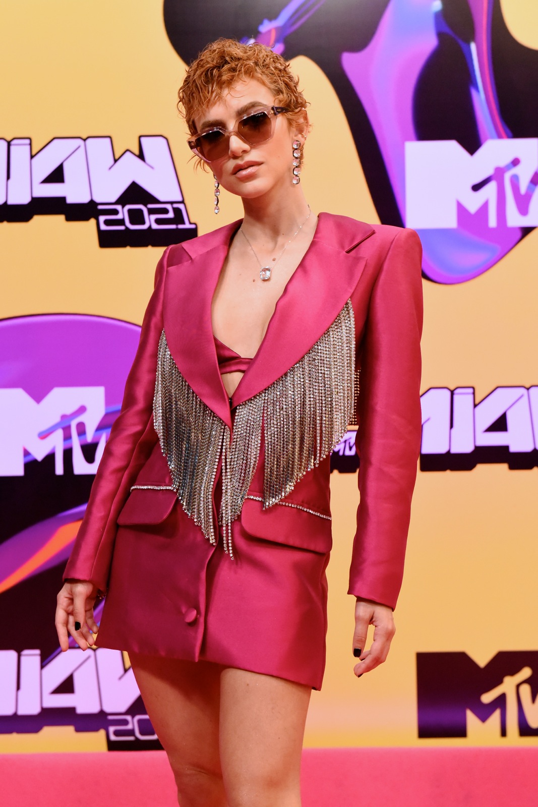 Manu Gavassi apresenta o single "sub.ver.si.va" no palco do MTV Miaw