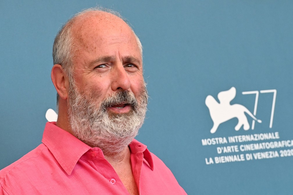 Roger Michell, diretor de Um Lugar Chamado Notting Hill, morre aos 65 anos